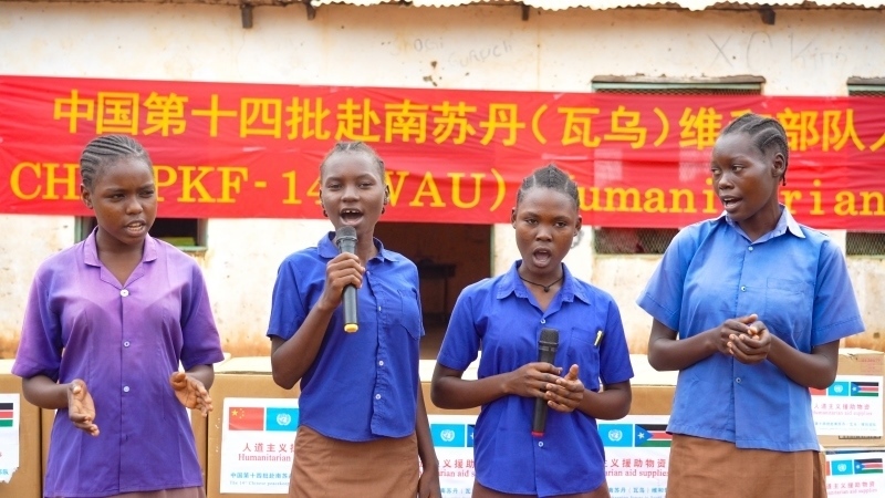 動(dòng)聽(tīng)的歌聲歡迎中國(guó)官兵。王軍杰攝