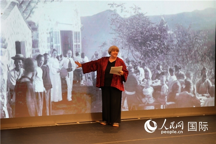 2、美國“鼓嶺之友”代表穆言靈講述友好故事。 人民網(wǎng)記者 李志偉攝