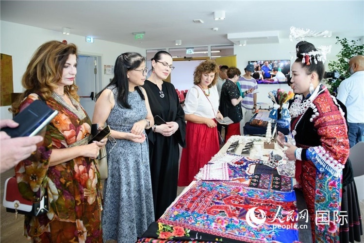 苗族銀器展示。傅永山攝