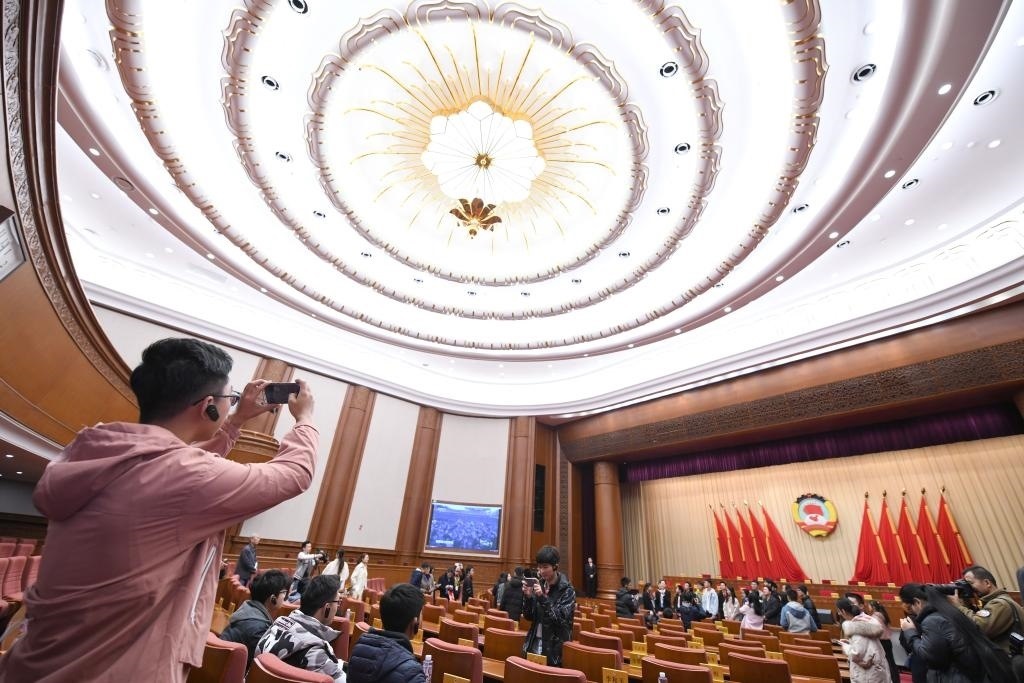 2019年11月16日，全國政協(xié)機關(guān)舉辦第一次公眾開放日活動，約200名高校師生、街道工作人員、退休干部、居民代表等參加。新華社記者 岳月偉 攝