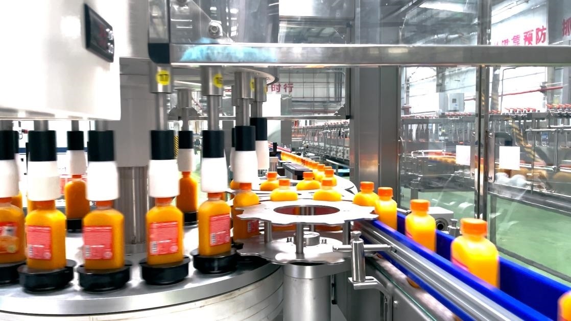 一輕食品（丹江口）產(chǎn)業(yè)園內(nèi)的桔汁飲料生產(chǎn)線。 受訪者供圖
