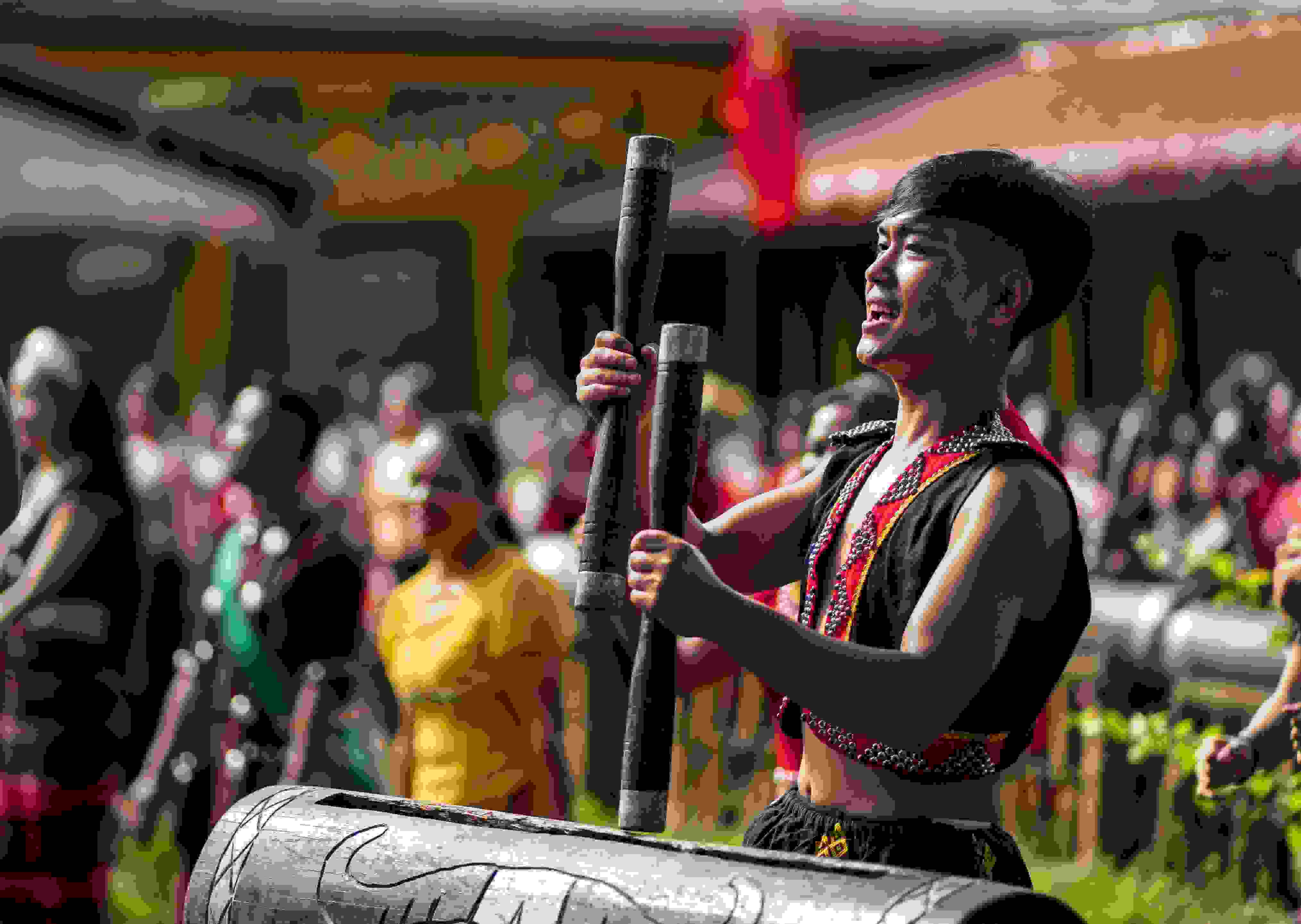 云南省滄源縣班洪鄉(xiāng)班洪村的佤族群眾唱響《阿佤人民唱新歌》（2021年8月20日攝）。