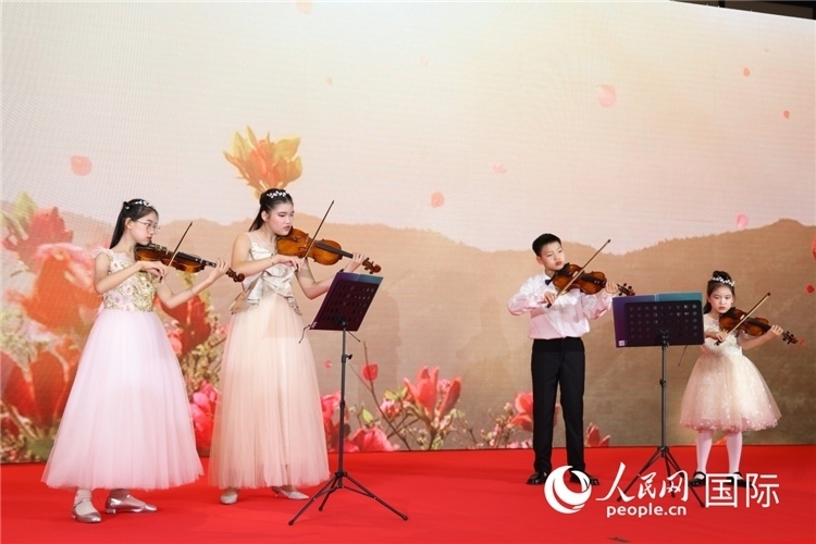 中國(guó)青少年樂器表演。人民網(wǎng)記者任皓宇攝