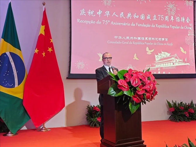 巴西外交部駐東北部地區(qū)辦公室主任德寶拉大使在招待會上致辭。 中國駐累西腓總領(lǐng)館供圖