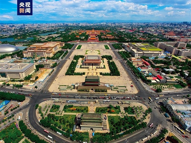 △全長7.8公里的北京中軸線上，分布有鐘鼓樓、景山、故宮等15處遺產(chǎn)構(gòu)成要素。