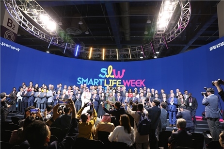 “智慧生活周”博覽會(huì)上展出的低空飛行器。人民網(wǎng)記者 莽九晨攝