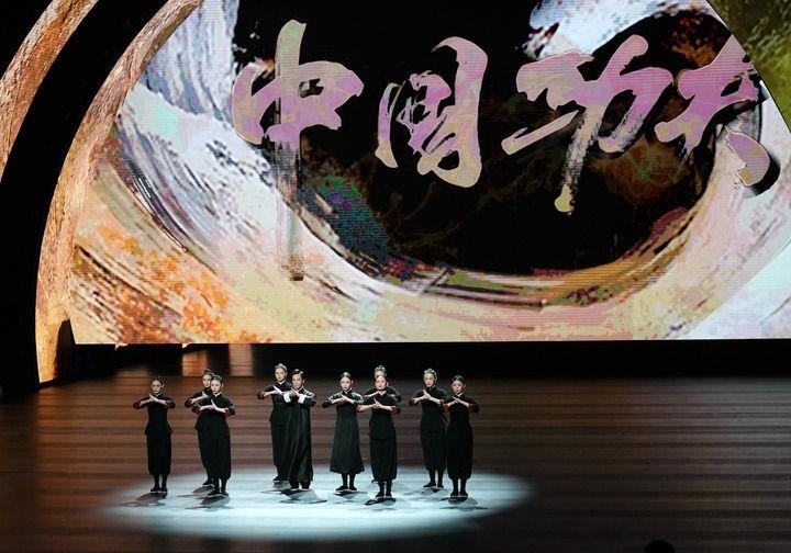 2024年9月19日，演職人員在北京文化論壇專場文藝演出中表演舞劇《詠春》。