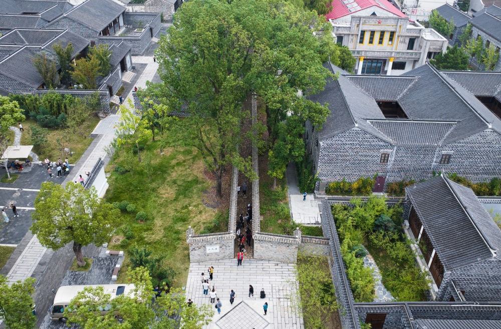 ↑位于安徽省桐城市的六尺巷。