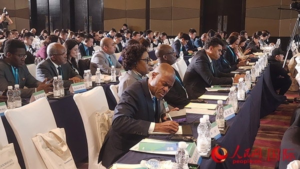 與會來賓在認真記錄。人民網(wǎng)記者 萬宇攝