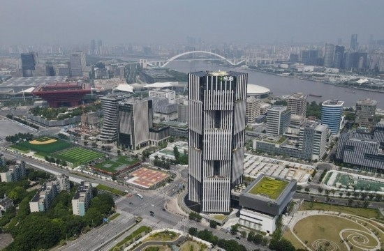 位于中國上海浦東新區(qū)世博園區(qū)的金磚國家新開發(fā)銀行總部大樓（2022年6月17日攝，無人機(jī)照片）。新華社記者方喆攝