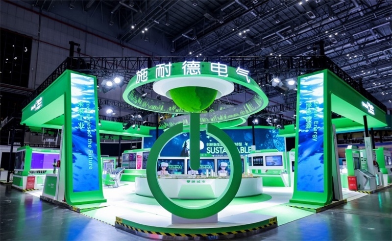 2023年，施耐德電氣在第六屆中國國際進(jìn)口博覽會(huì)現(xiàn)場。施耐德電氣供圖