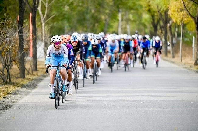 選手在比賽中展開激烈角逐。主辦方供圖