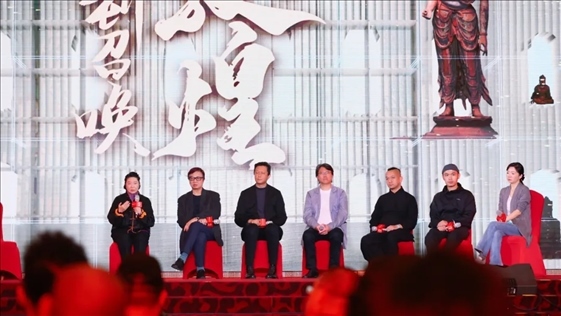 《受到召喚·敦煌》眾主創(chuàng)現(xiàn)場(chǎng)分享創(chuàng)作故事。主辦方供圖