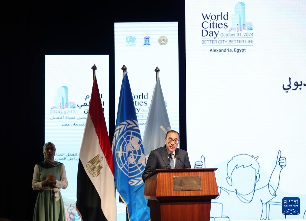 10月31日，在埃及亞歷山大，埃及總理馬德布利在活動上致辭。新華社記者 王東震 攝