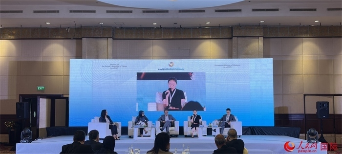 “企業(yè)對(duì)中國(guó)東盟互聯(lián)互通的責(zé)任與貢獻(xiàn)”分議題討論現(xiàn)場(chǎng)。人民網(wǎng)記者 曹師韻攝