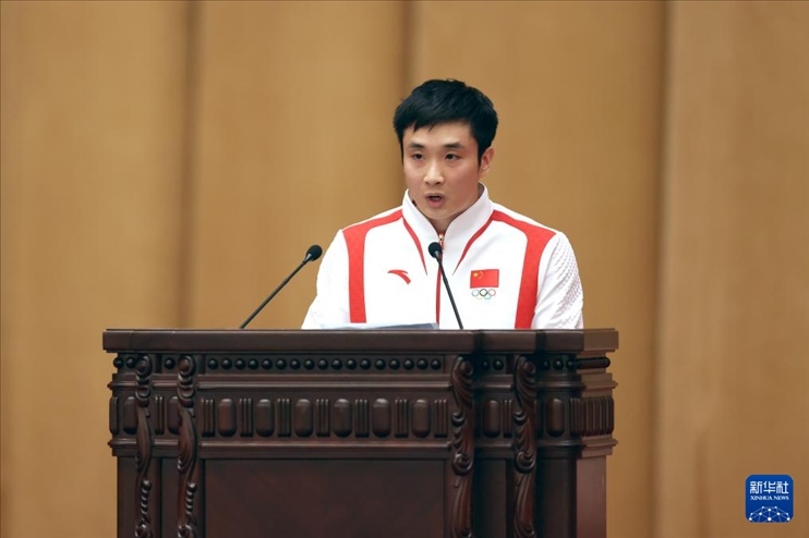 11月15日，跳水運(yùn)動(dòng)員曹緣在報(bào)告會(huì)上發(fā)言。新華社記者 李明 攝