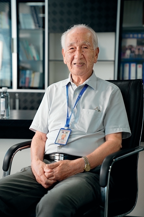 2024年8月，佐佐木俊一在深圳接受本刊記者采訪。