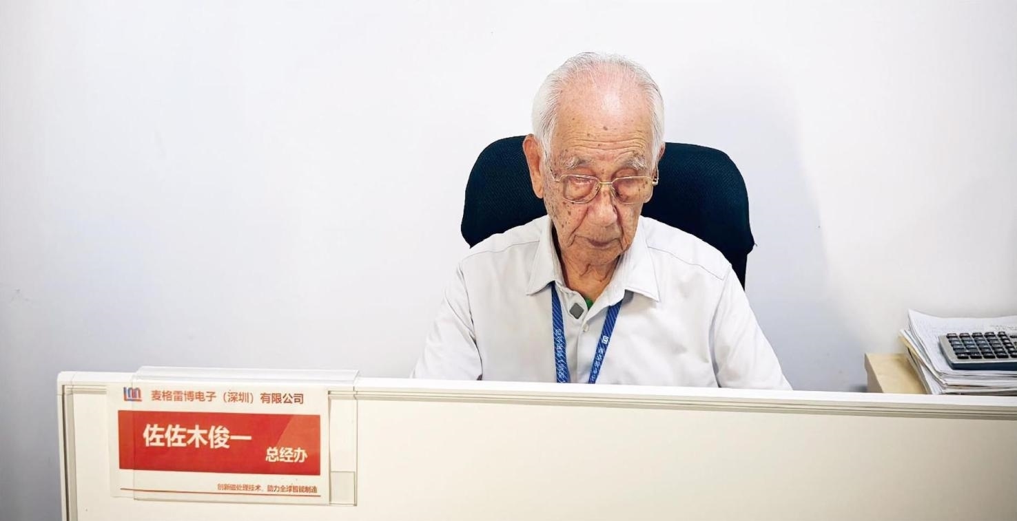 佐佐木俊一在工位上工作。（本刊記者 馮璐／攝）