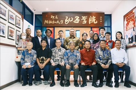 參會(huì)嘉賓合影。阿拉扎大學(xué)孔子學(xué)院供圖