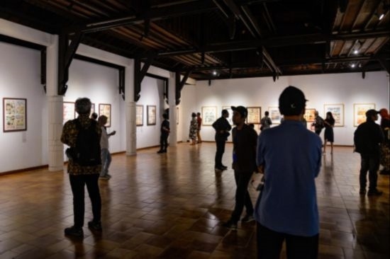 觀眾參觀“東盟-中國人文交流年”漫畫大賽展覽。記者 徐欽 攝