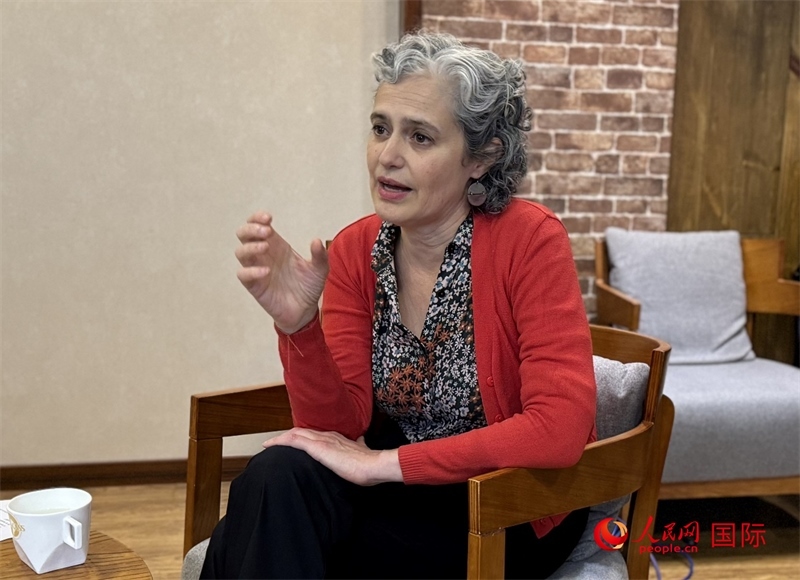 阿根廷布宜諾斯艾利斯大學(xué)社會(huì)科學(xué)院院長(zhǎng)安娜·何塞菲娜·阿里亞斯（Ana Josefina Arias）接受人民網(wǎng)記者采訪。人民網(wǎng)記者 趙健攝