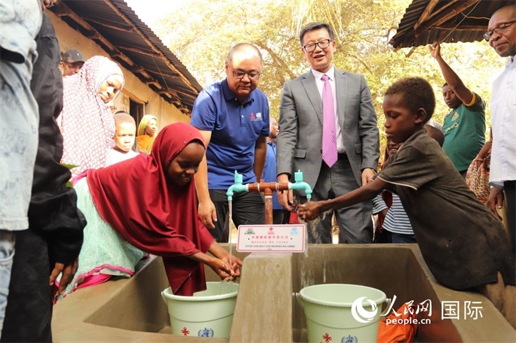 安全供水工程揭牌儀式現(xiàn)場(chǎng)。施亮攝