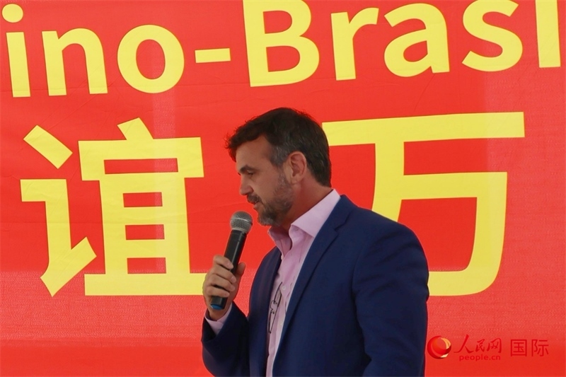 里約州國家環(huán)境研究所所長雷納托·若爾當(dāng)在捐贈活動上致辭。人民網(wǎng)記者 陳海琪攝