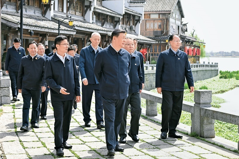 2024年3月18日至21日，中共中央總書記、國家主席、中央軍委主席習(xí)近平在湖南考察。這是19日上午，習(xí)近平在常德河街考察。 新華社記者 謝環(huán)馳/攝