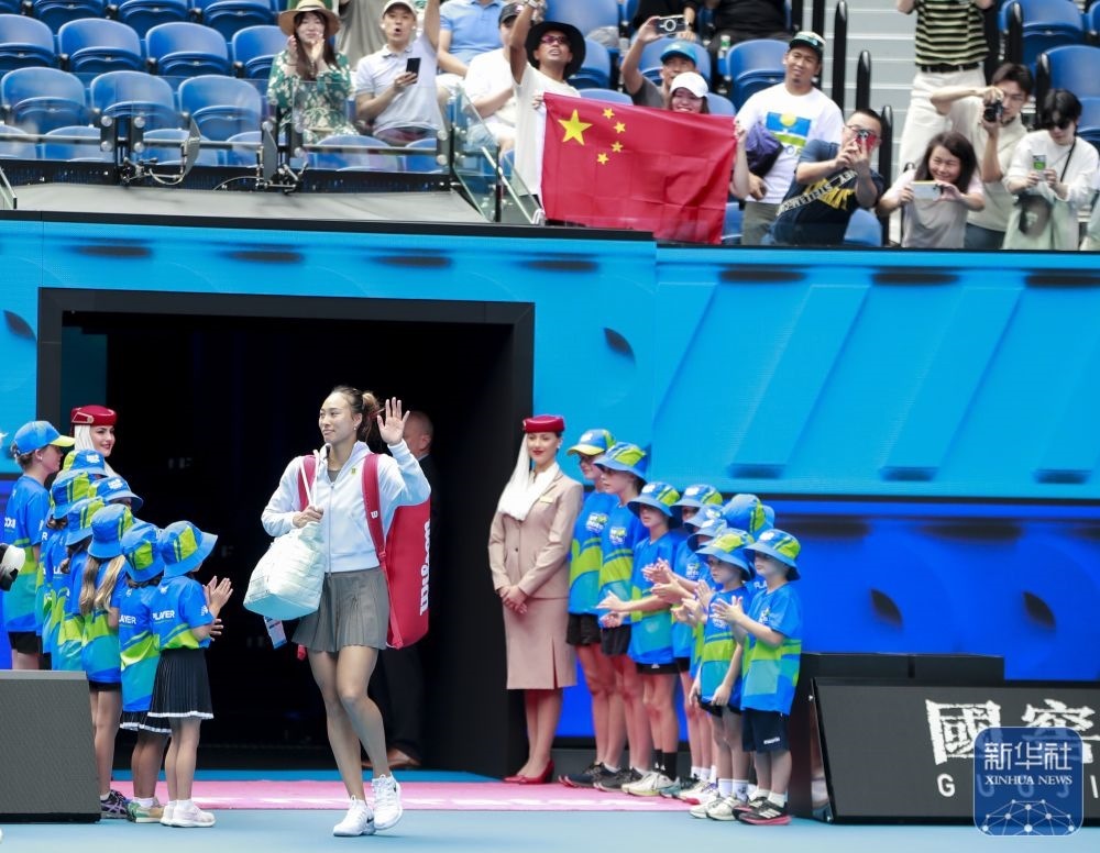 ↑鄭欽文在比賽前入場。新華社記者 馬平 攝