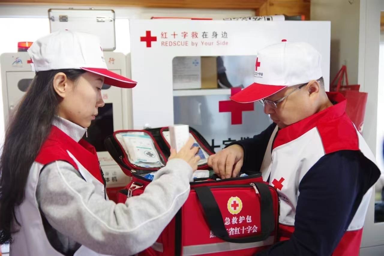 應(yīng)急救援志愿者培訓(xùn)現(xiàn)場(chǎng)。 中國(guó)紅十字會(huì)總會(huì)供圖