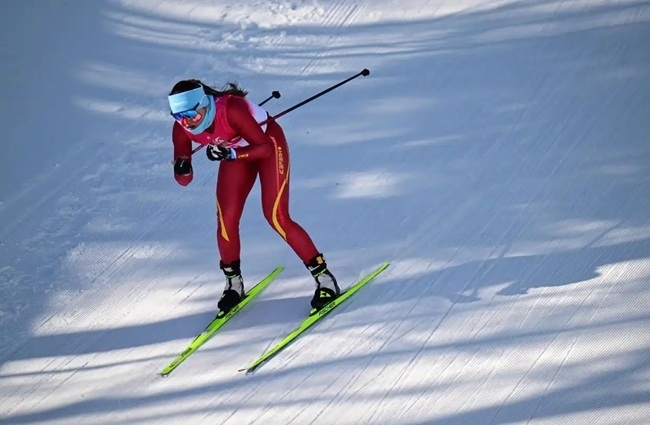 2月9日，中國隊選手巴亞尼·加林在比賽中。新華社記者 張龍攝