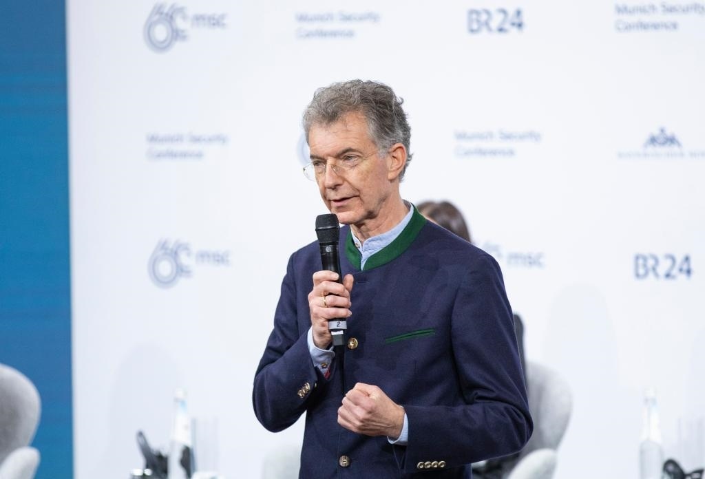 2024年2月18日，慕安會主席克里斯托夫·霍伊斯根在德國慕尼黑舉行的第60屆慕尼黑安全會議上發(fā)表閉幕致辭。新華社記者 張帆 攝