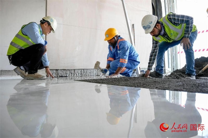 鋪地磚。人民網(wǎng)塔里克·易卜拉欣攝