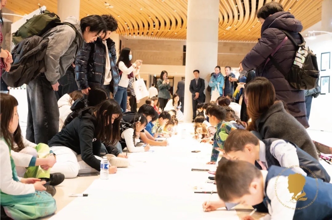 第三屆國際藝術(shù)聯(lián)創(chuàng)聯(lián)展盛大開幕。法中交流促進(jìn)會(huì)供圖