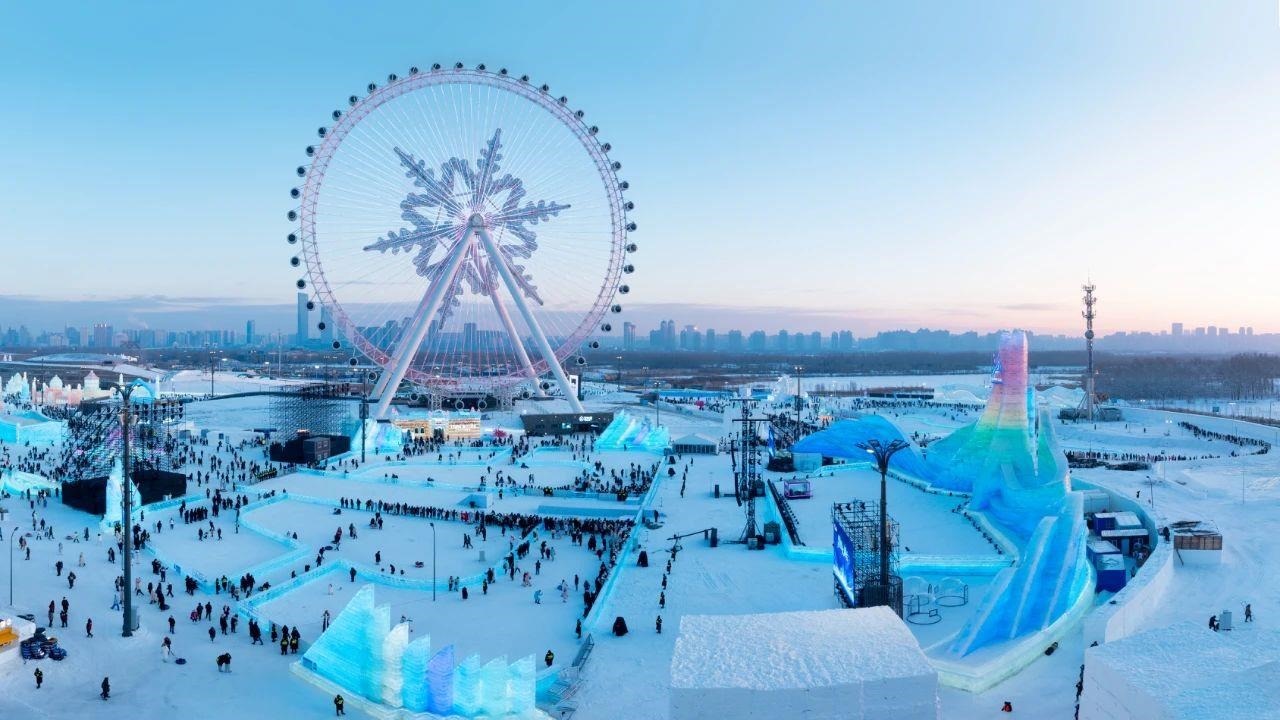 △哈爾濱冰雪大世界吸引游客前來打卡。