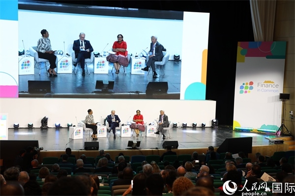 第5屆“共同金融”峰會在南非開普敦國際會議中心開幕。圖為峰會開幕式現(xiàn)場。人民網(wǎng)記者戴楷然攝