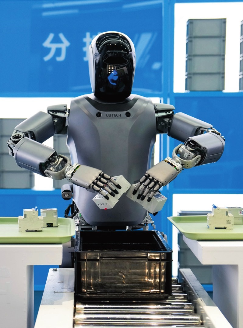 北京“機器人大世界”展示的優(yōu)必選人形機器人（2025年2月24日攝）。鞠煥宗攝/本刊