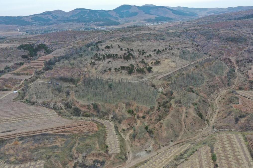 朝陽凌源無白丁遺址群（2024年11月23日攝）。新華社發(fā)（遼寧省文物考古研究院供圖）