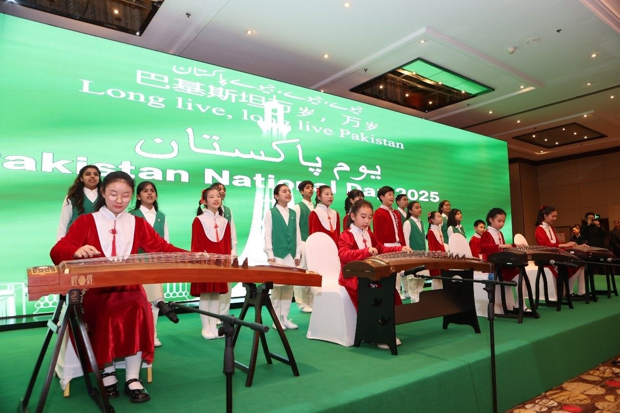 中巴兩國學(xué)生演出。巴基斯坦駐華大使館供圖