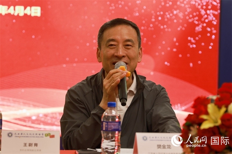 江蘇省人大常務(wù)委員會常務(wù)副主任樊金龍?jiān)谧剷现罗o。人民網(wǎng)記者 陳海琪攝