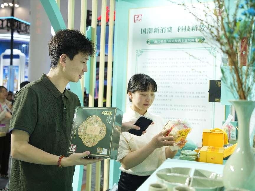 國潮新消費(fèi)帶來科技文化消費(fèi)新理念。人民網(wǎng)記者 張力洋攝