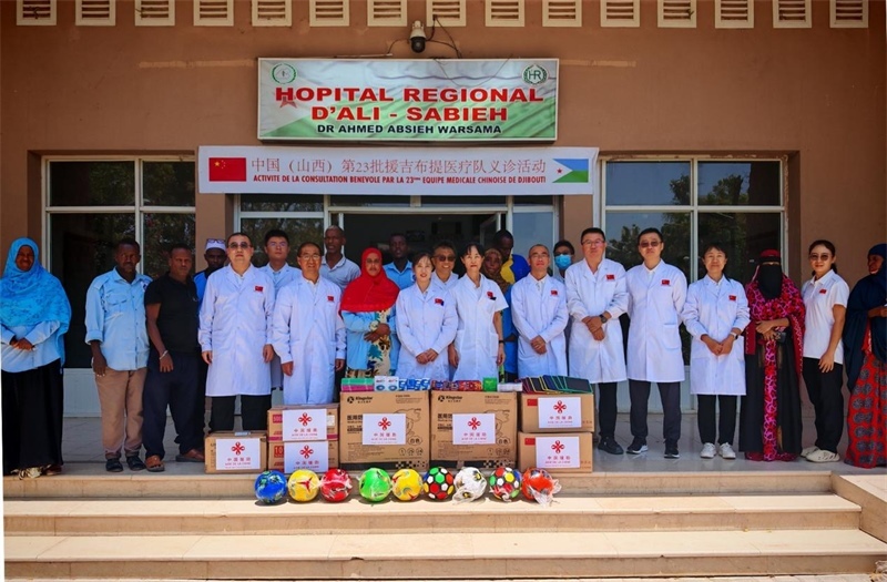 中國(guó)（山西）第23批援吉布提醫(yī)療隊(duì)在當(dāng)?shù)亻_展義診，并捐贈(zèng)一批急需藥品。中國(guó)（山西）第23批援吉布提醫(yī)療隊(duì)供圖