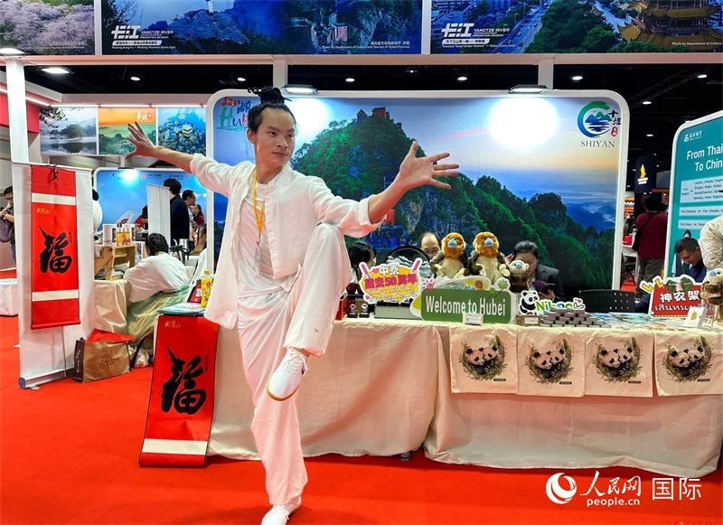 中國武當功夫走進東南亞，以精湛的武藝和飄逸的身姿詮釋中國武術(shù)的精髓。人民網(wǎng)記者 簡承淵攝