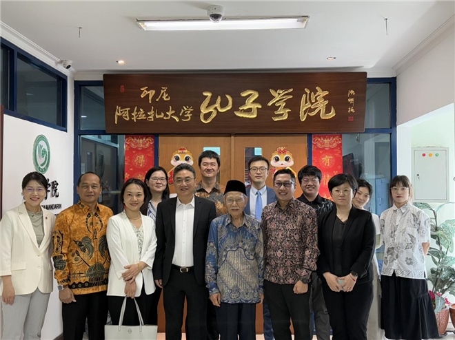 中國—東盟中心代表團(tuán)訪問阿拉扎大學(xué)孔子學(xué)院?；顒又鬓k方供圖