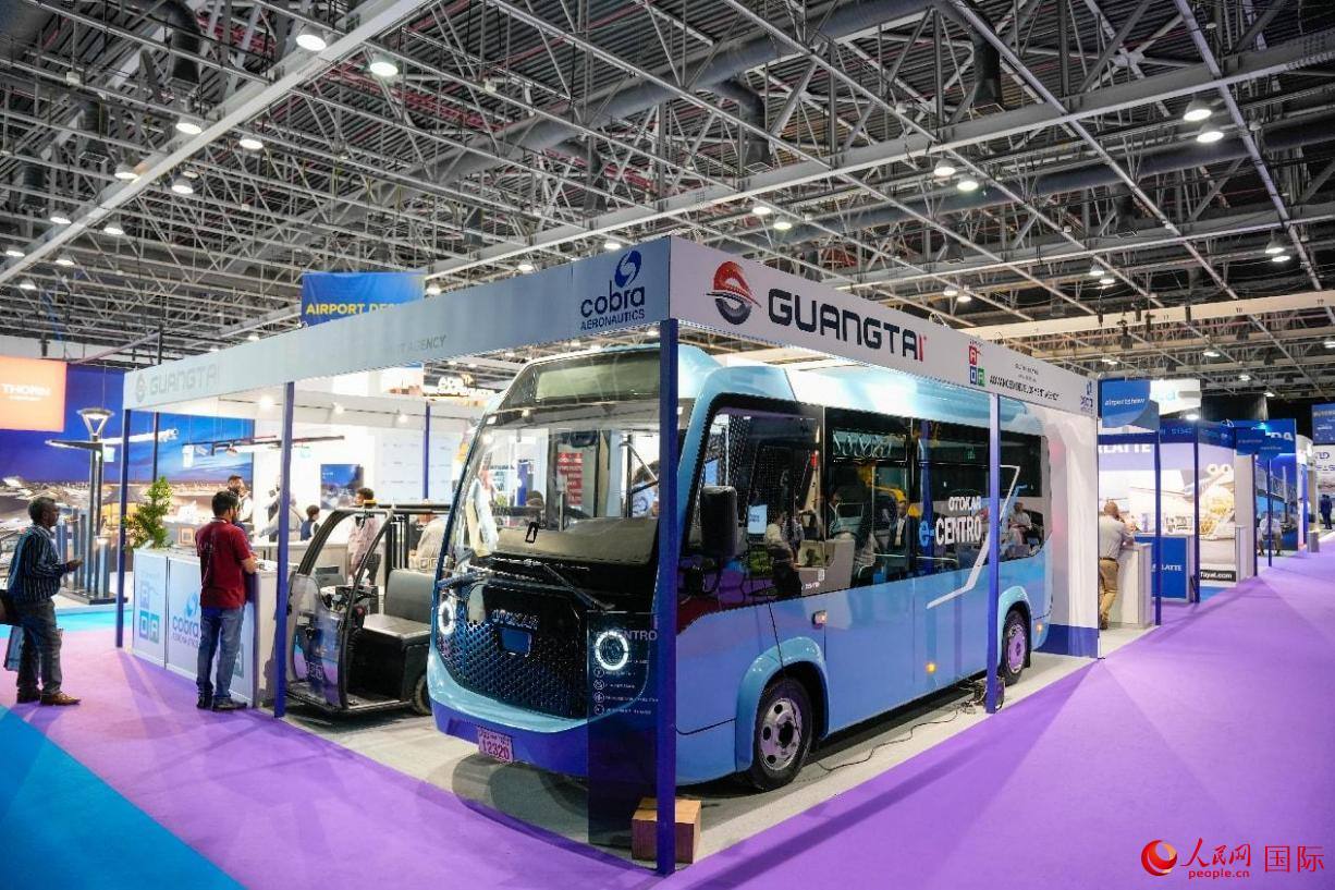 展會(huì)展示的電動(dòng)大巴車。人民網(wǎng)塔里克·易卜拉欣攝