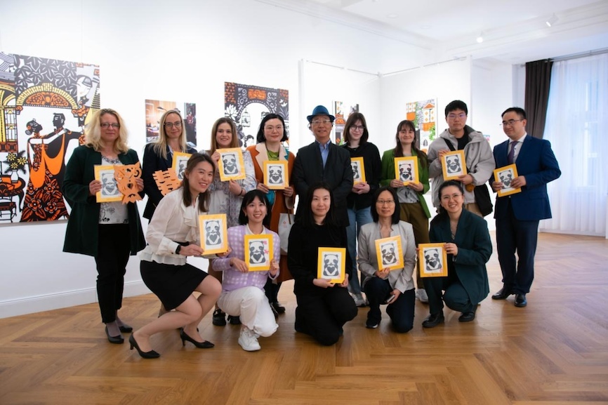 嘉賓合影。圖片由布達(dá)佩斯中國(guó)文化中心供圖