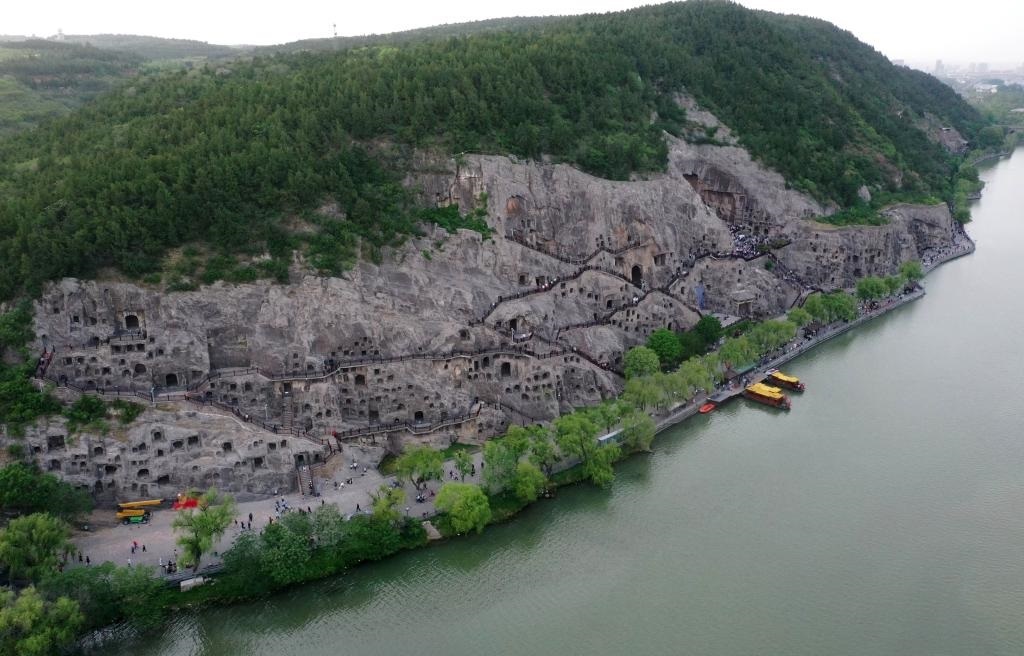 這是近日拍攝的洛陽龍門石窟（無人機照片）。新華社記者 李嘉南 攝