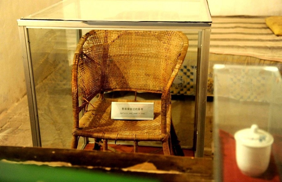 這是在河南省蘭考縣焦裕祿同志紀(jì)念館內(nèi)拍攝的焦裕祿曾用過(guò)的藤椅（2014年5月5日攝）。新華社記者 朱祥 攝