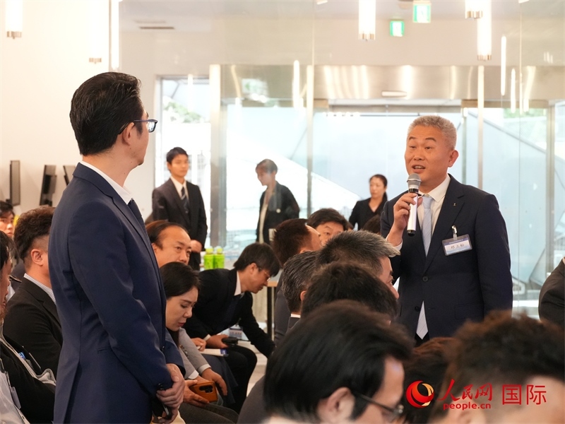 參會(huì)企業(yè)與海南代表團(tuán)積極交流。