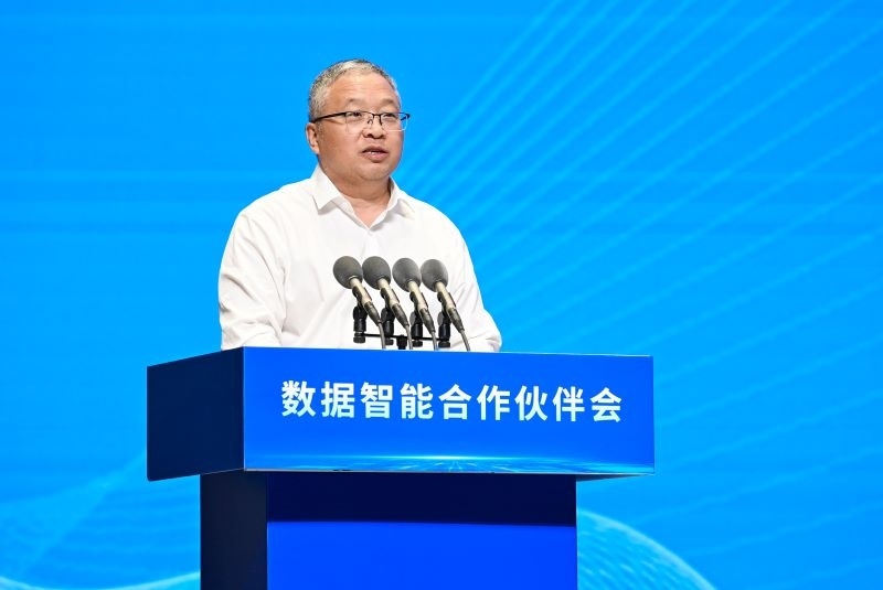 圖為豫資控股集團(tuán)黨委書記、董事長(zhǎng)秦建斌。